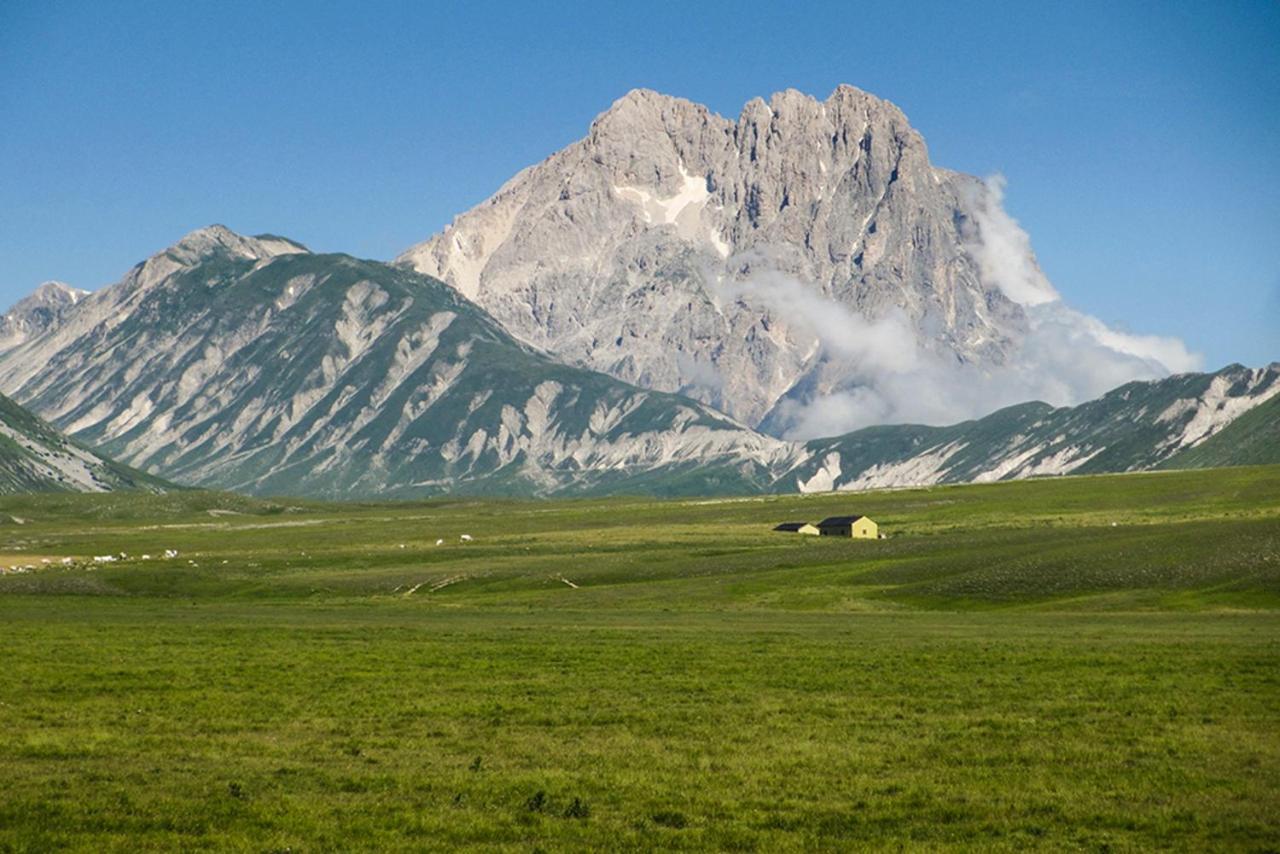 Complesso Turistico Aurora - Appartamenti Poggio Picenze Eksteriør billede
